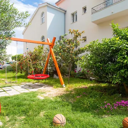 Apartment Front Jesenice (Split-Dalmatia)